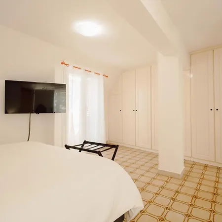 Queen Elena * شيفيتافيكْيا